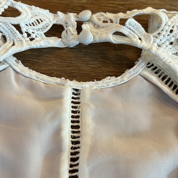 Beautiful and elegant top Style Stalker size small - Picture 6 of 9